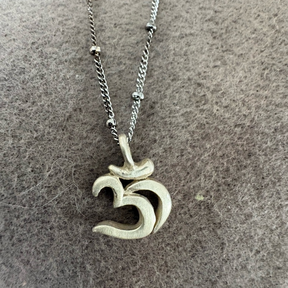 Satya Sterling Silver OM necklace - Picture 4 of 6